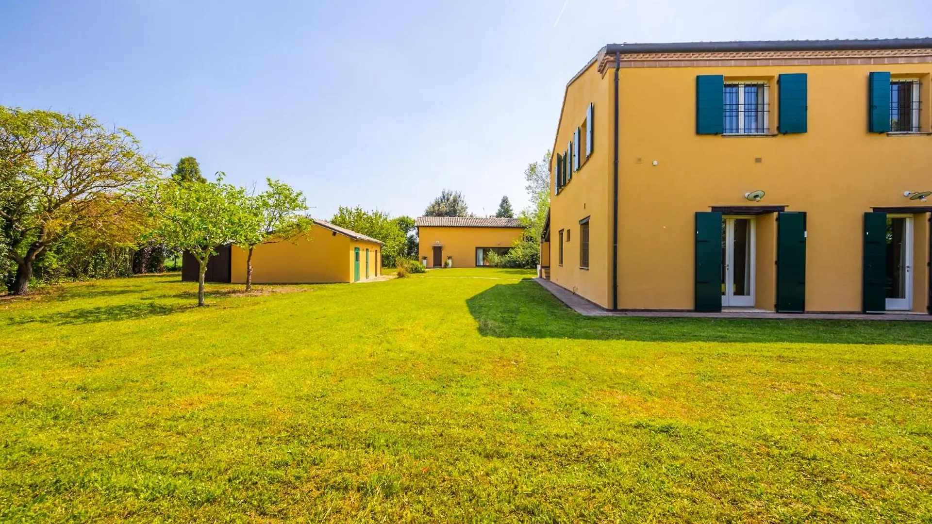 Villa Con Giardino E Dependence Cesena